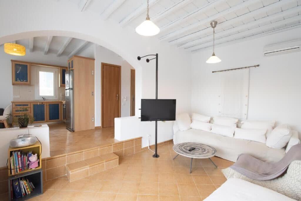 Dreamscape Cozy 3-bedroom Mykonos Hideaway